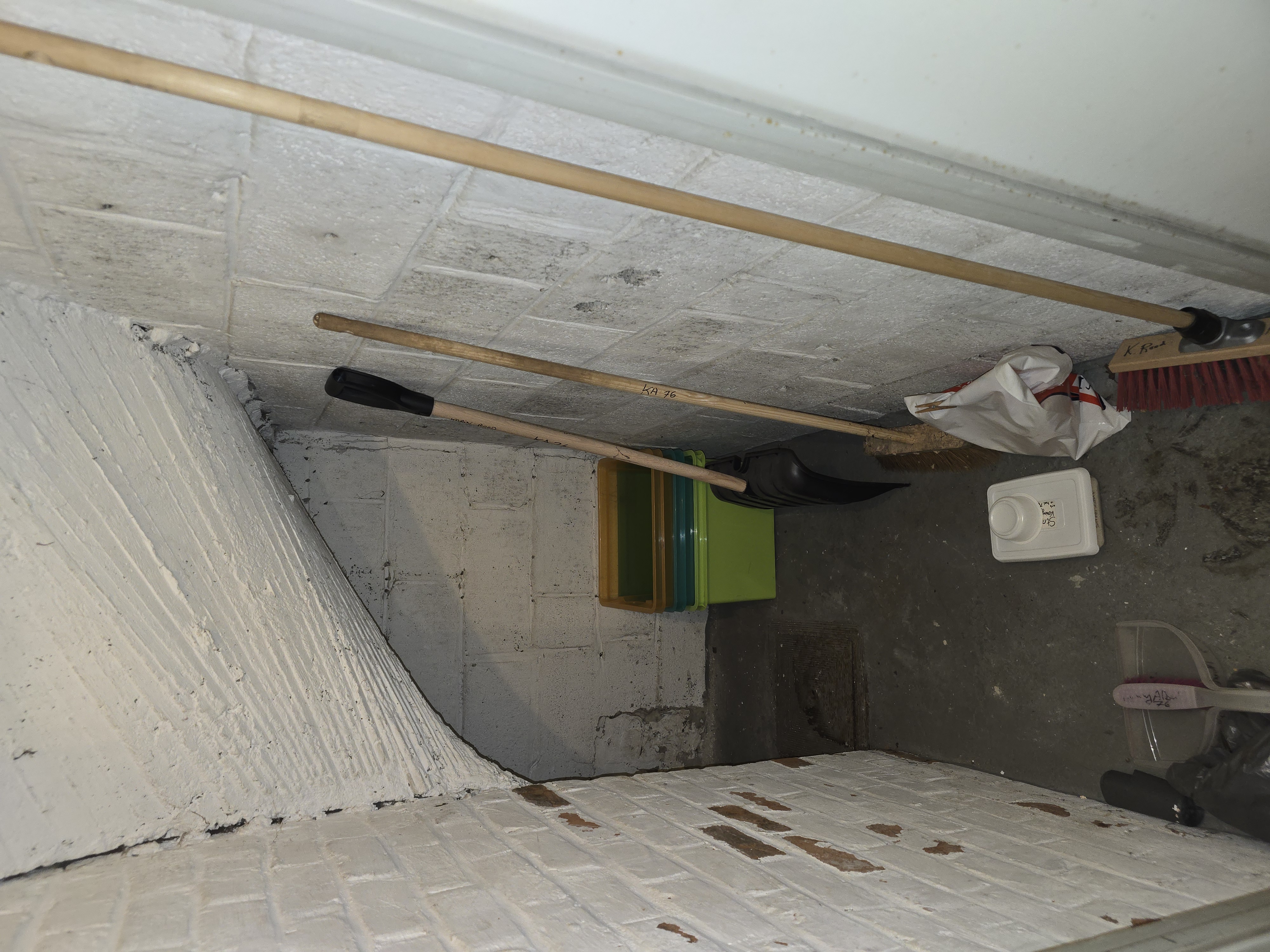 Kelder 76 - Onder de trap