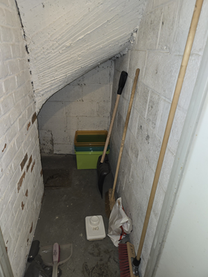 Kelder 76 - Onder de trap